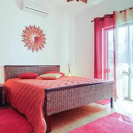 Sleeps 8 With Pool Air Con And Wifi * Gale de Cima