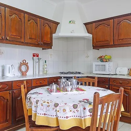 Villa Sleeps 8 With Pool Air Con And Wifi