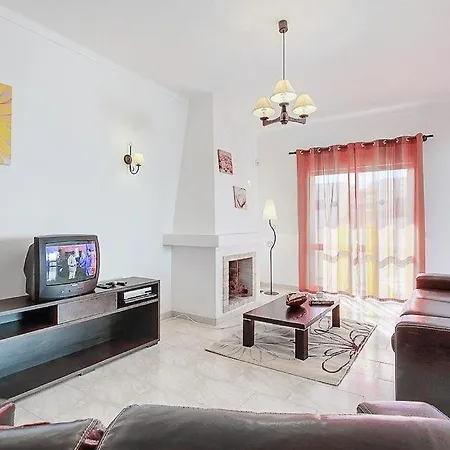 Villa Sleeps 8 With Pool Air Con And Wifi