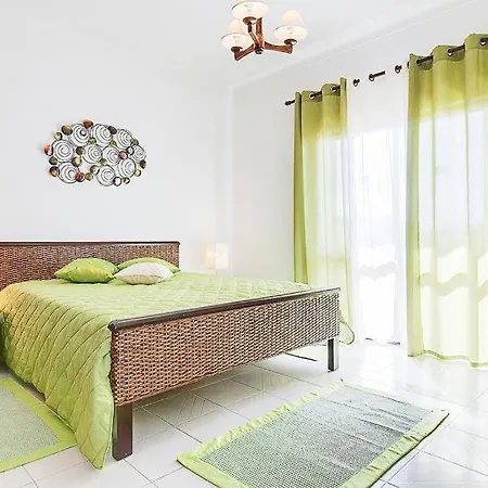 Sleeps 8 With Pool Air Con And Wifi *