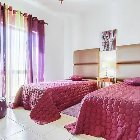 Villa Sleeps 8 With Pool Air Con And Wifi *
